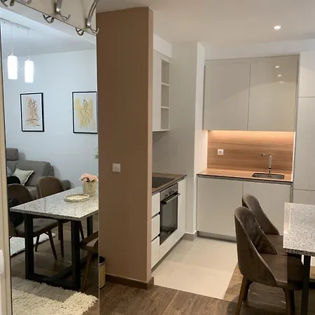 Waterfront Tower Apartment *